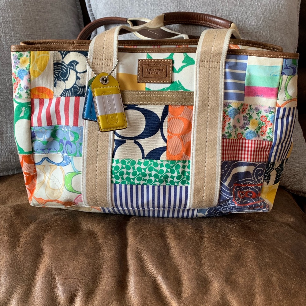 COACH printed M size bag, slightly used